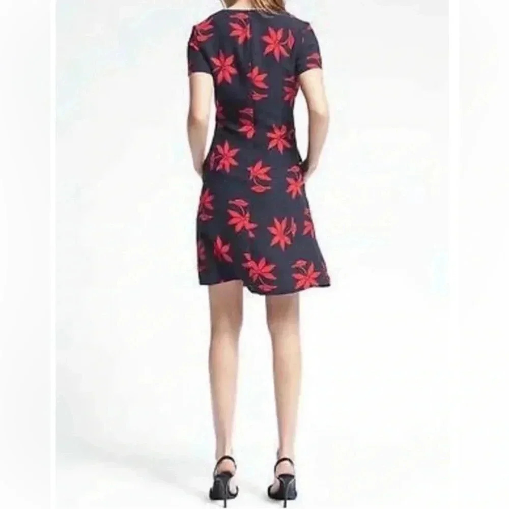 Banana Republic Short Sleeve Floral Print Midi Dress - Picture 4 of 14